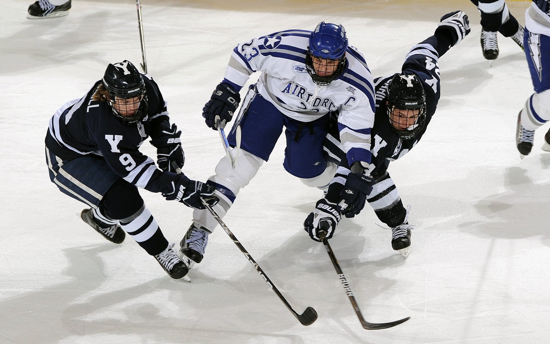 “法甲争冠形势渐明，豪门争锋不断”，法甲竞争激烈